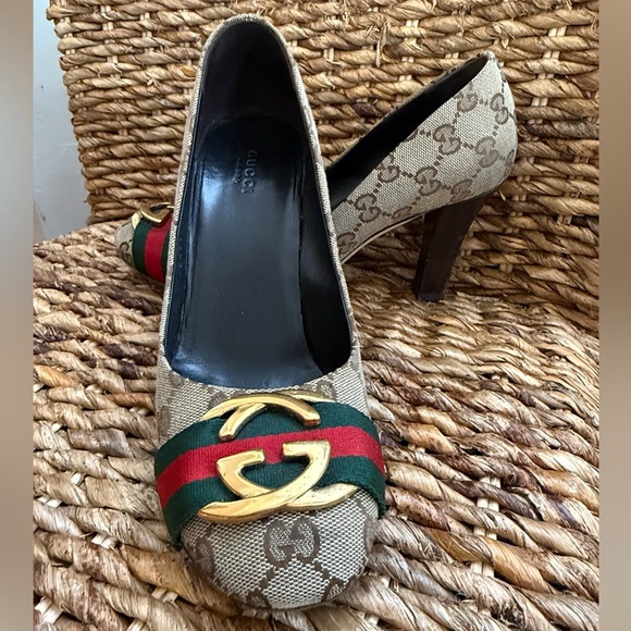 Authentic Gucci, gold buckle heels - Picture 2 of 4